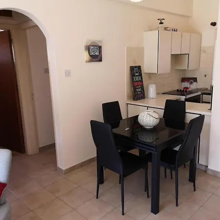 Apartment Super 2 Bed Opposite The Beach Limassol