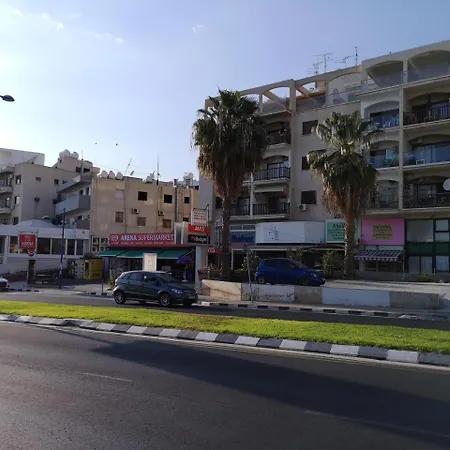 Super 2 Bed Opposite The Beach Apartment *
