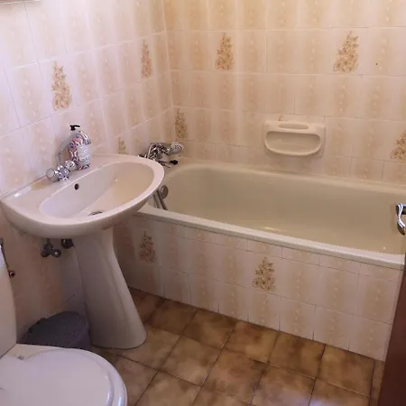 Super 2 Bed Opposite The Beach Appartamento *
